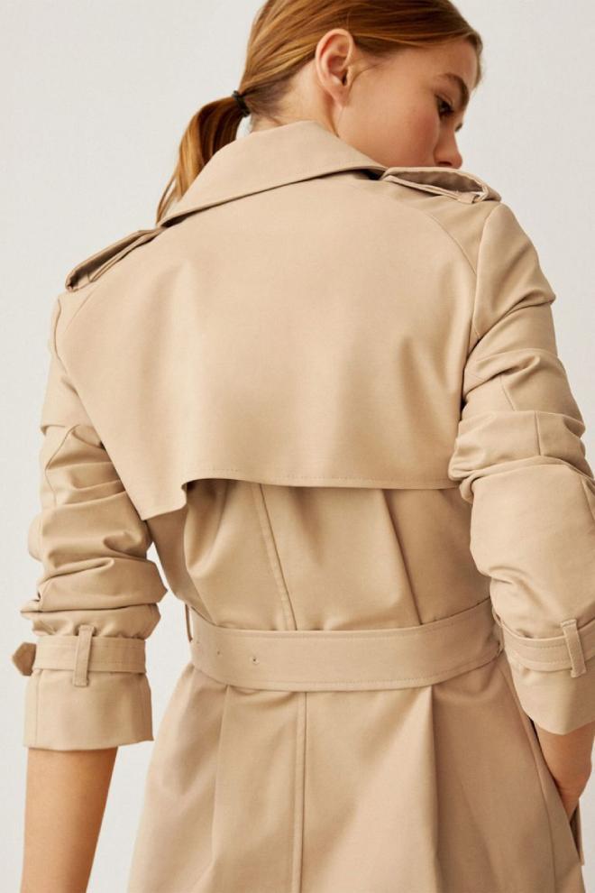 Mango Outlet vende la gabardina beige más bonita que vas ver temporada y cuesta menos de 50 euros - Woman