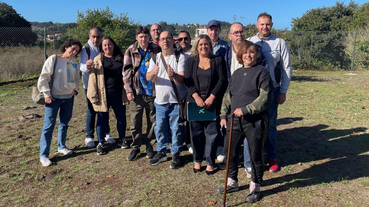 La Asociación Pro Enfermos Mentales de Arteixo cultiva su futuro con un nuevo huerto terapéutico: "Lo importante es que sean autónomos"