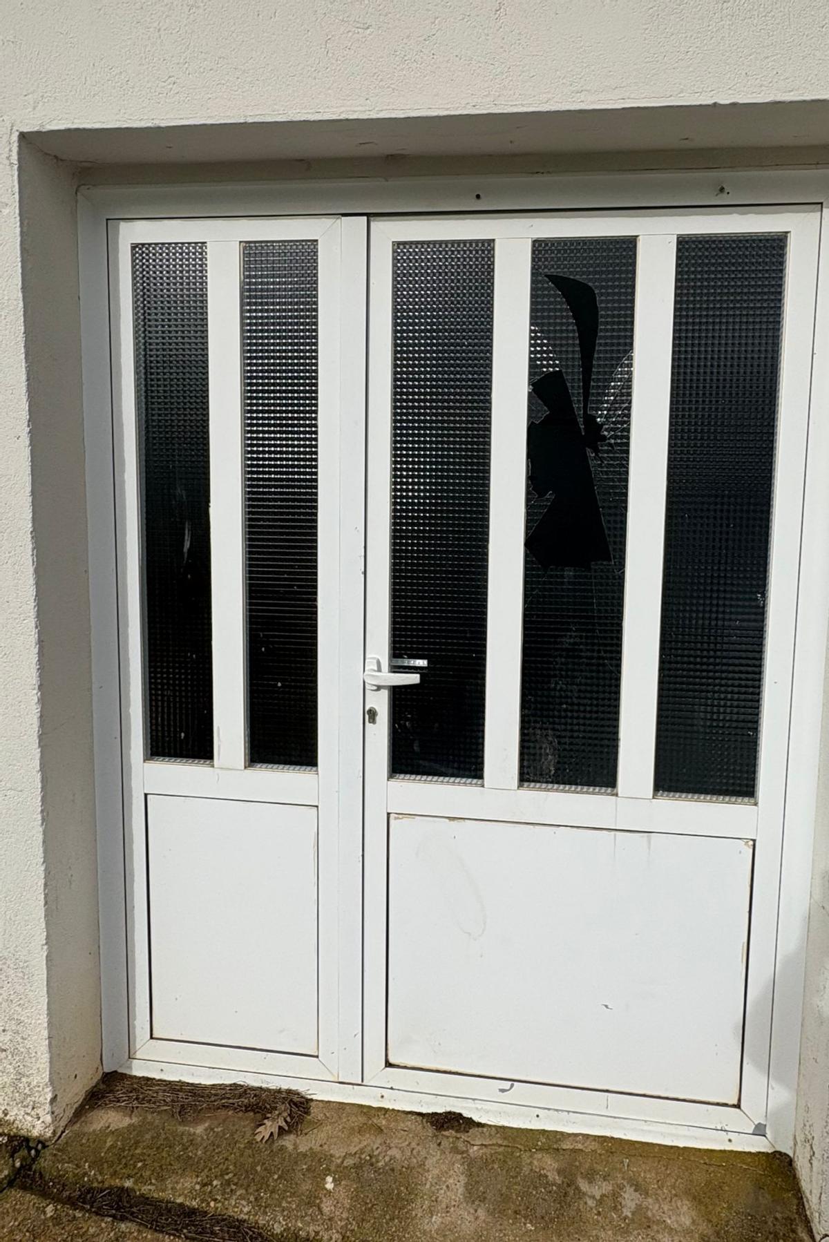 Puerta rota en San Vitero