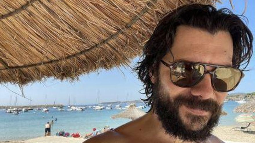 Der Schauspieler Álvaro Morte ("Professor" in der Netflix-Serie "Haus des Geldes") entspannt auf Mallorca.