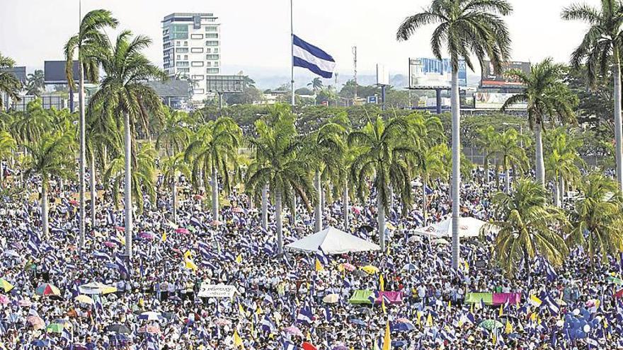 Ortega busca sobrevivir a la presión social que pide su cabeza