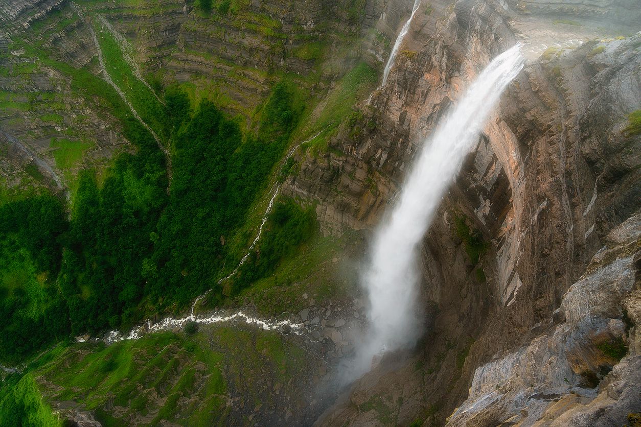 El salto del Nervión es la cascada más alta de España.