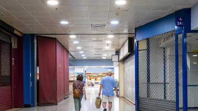 Locals tancats al Centre de la Vila.  | JORDI COTRINA