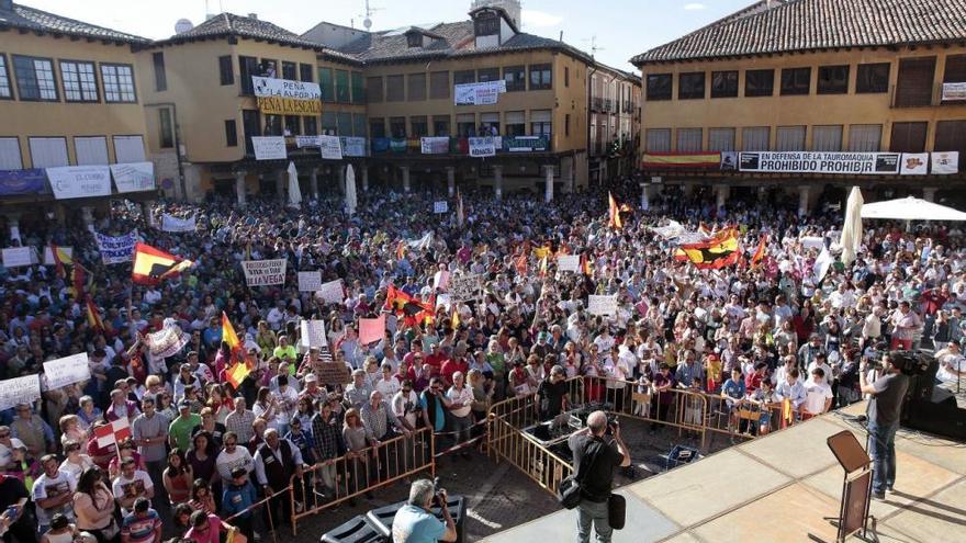 Tordesillas defiende su libertad y derecho al Toro de la Vega