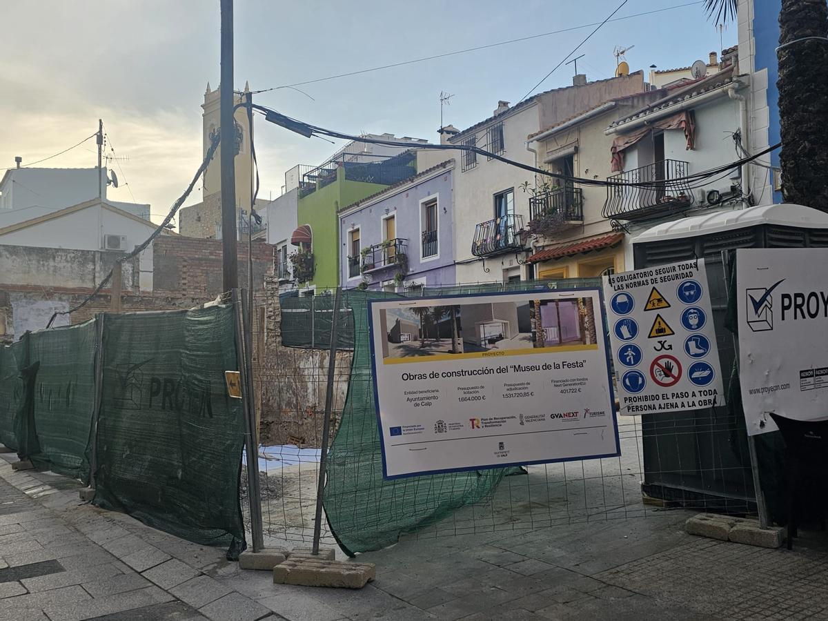 El cartel que anuncia la construcción del Museu de la Festa