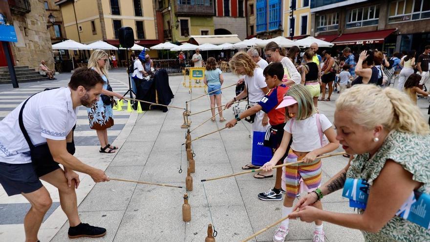 Los juegos tradicionales conquistan a los más pequeños en el Arco Atlántico de Gijón