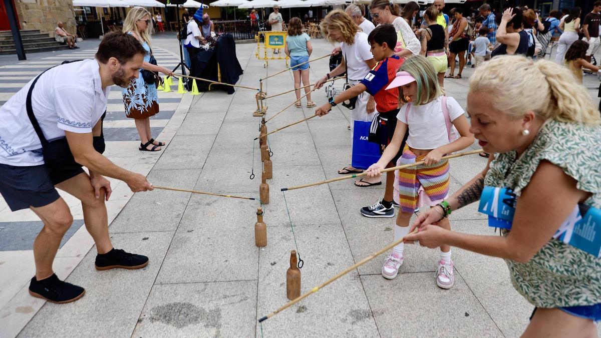 VÍDEO: Los juegos tradicionales conquistan a los más pequeños en el Arco Atlántico de Gijón