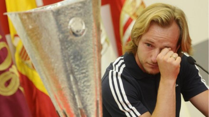 Rakitic se despide del Sevilla entre lágrimas de emoción