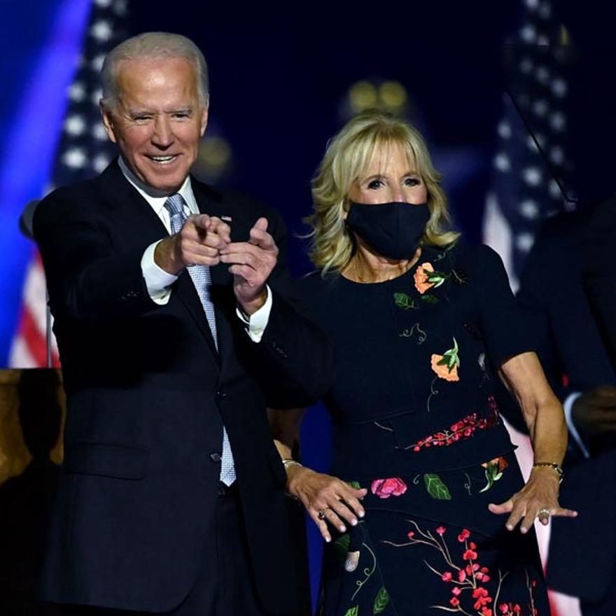 Jill Biden, vestida con  un “Óscar”, para celebrar la victoria de su marido,  el presidente electo,  Joe Biden.