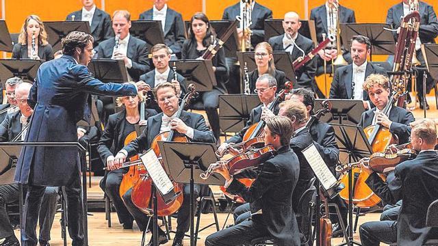 La Orquesta Filarmónica de Viena, dirigida por Lorenzo Viotti, el pasado 22 de junio, en el Auditorio de Oviedo.