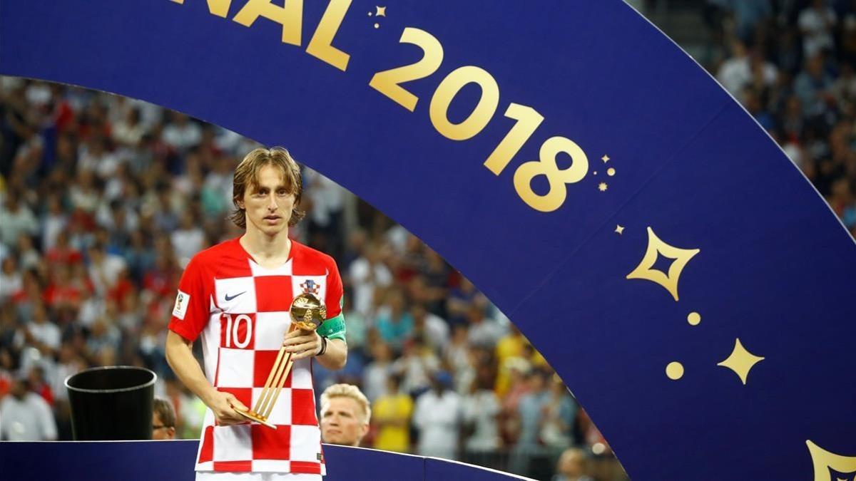 Modric, en Moscú con el Balón de Oro al mejor jugador del Mundial.