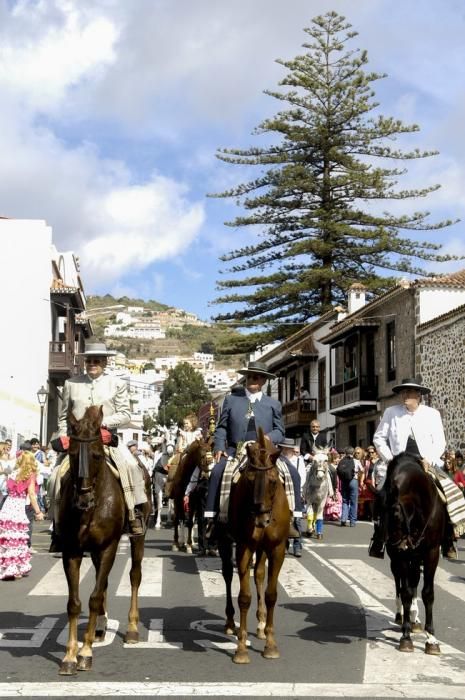 ROMERIA ROCIERA Y OFRENDA A LA VIRGEN