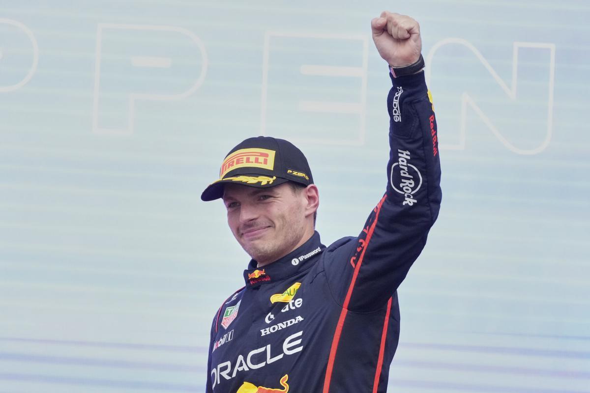 Red Bull driver Max Verstappen of the Netherlands celebrates after winning the Azerbaijan Formula One Grand Prix in Baku, Azerbaijan, Sunday, Sept. 21, 2025. (AP Photo/Darko Bandic) Associated Press/LaPresse
