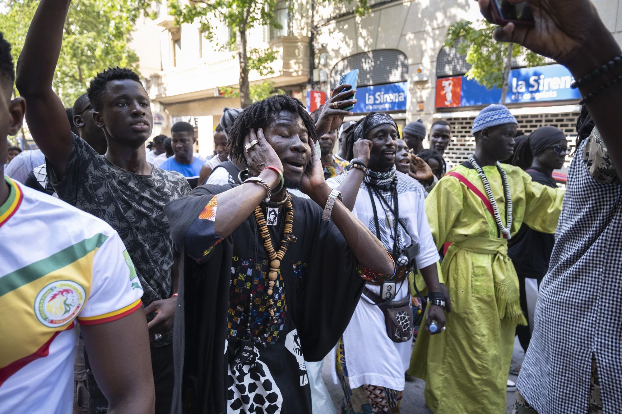 Totes les imatges de la festa pels carrers dels Touba