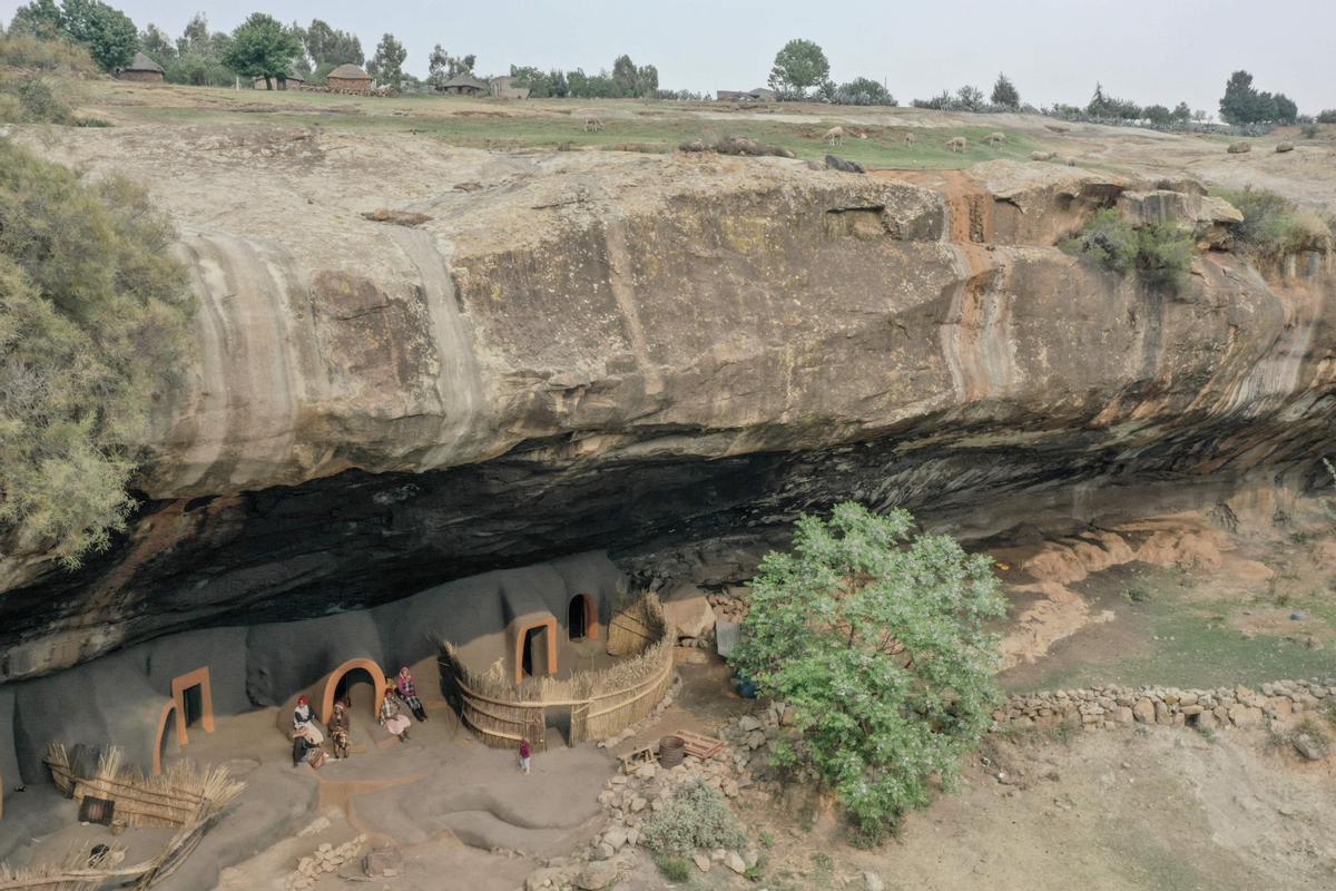 Los últimos habitantes de las cuevas de Kome, en Lesotho