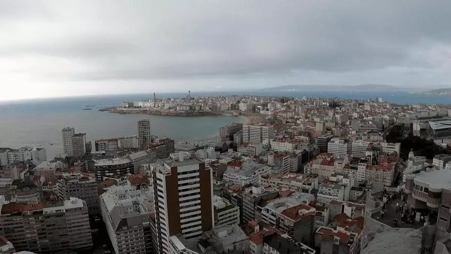 Así se vio cómo se oscurecía A Coruña durante el eclipse solar total desde el piso más alto de la ciudad