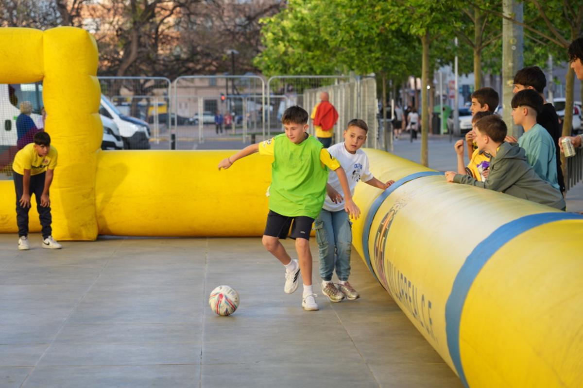 Galería: La afición del Villarreal, presente para tratar de sellar la Champions Galería: La afición del Villarreal, presente para tratar de sellar la Champions