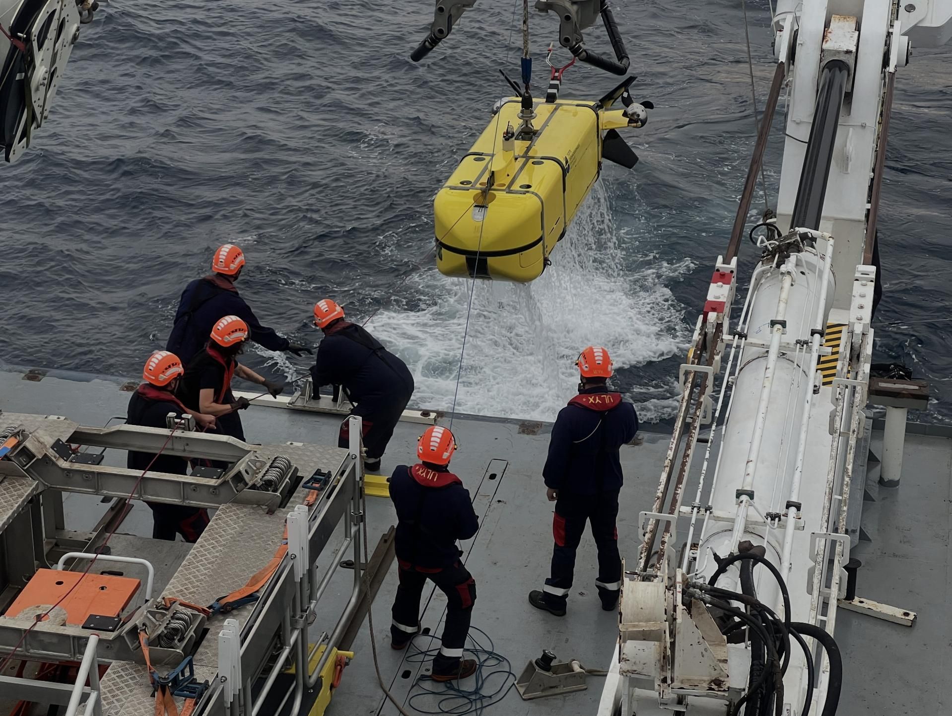 La expedición francesa localiza 3.500 bidones radiactivos frente a las costas gallegas