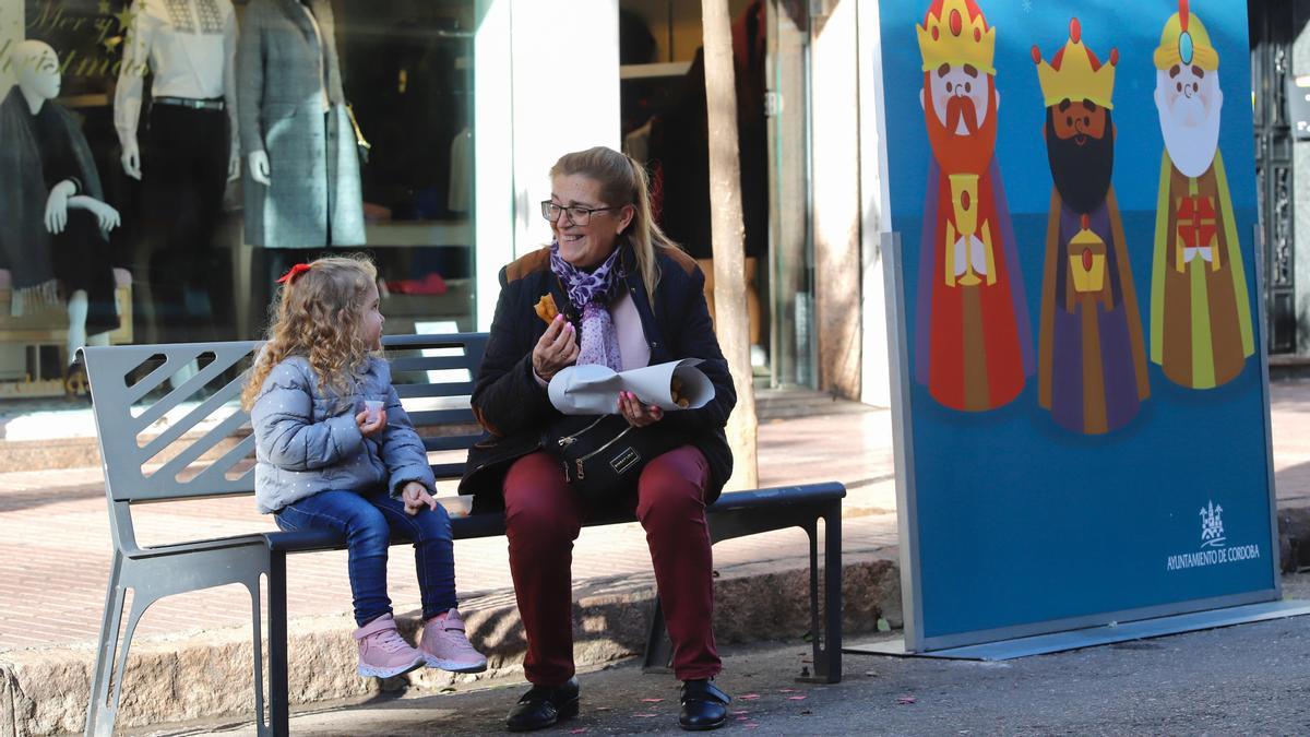 Uno de los carteles que anuncian la Cabalgata de Reyes en el barrio.