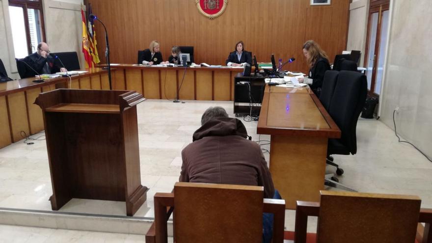 El joven condenado, durante el juicio celebrado en la Audiencia Provincial de Palma.