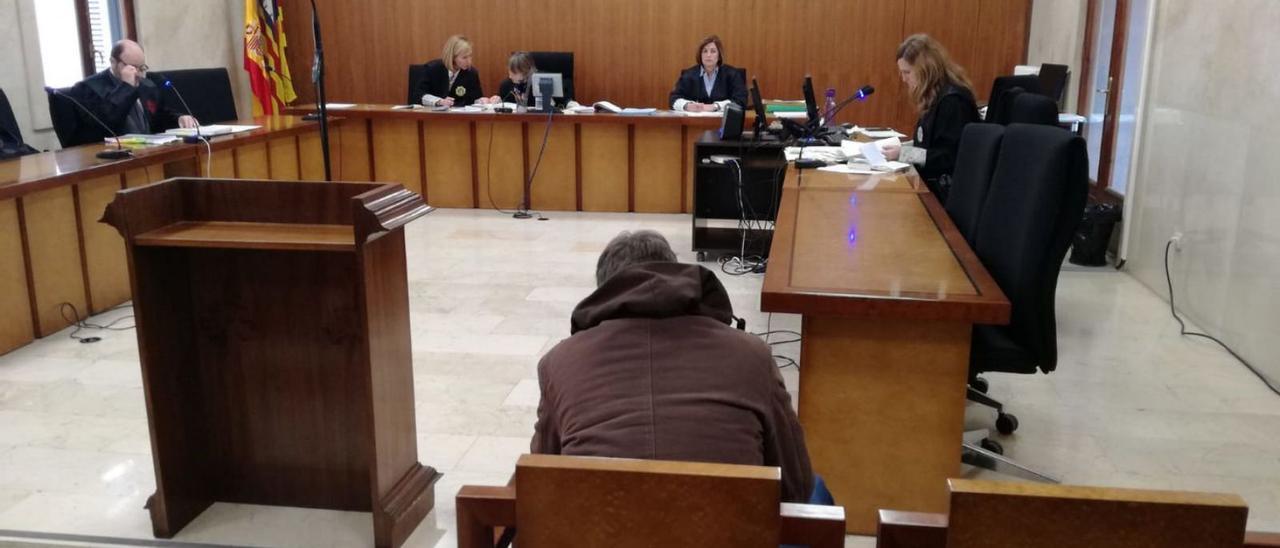El joven condenado, durante el juicio celebrado en la Audiencia Provincial de Palma.