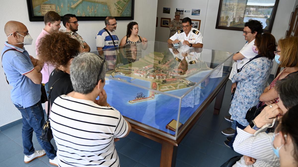 Visitas guiadas a la Escuela Naval Militar de Marín.