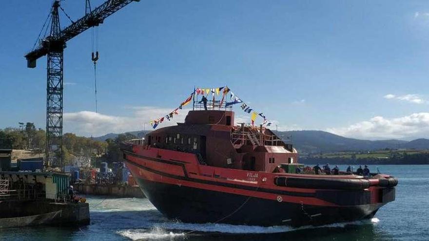 Gondán bota con éxito el remolcador rompehielos que operará en Suecia