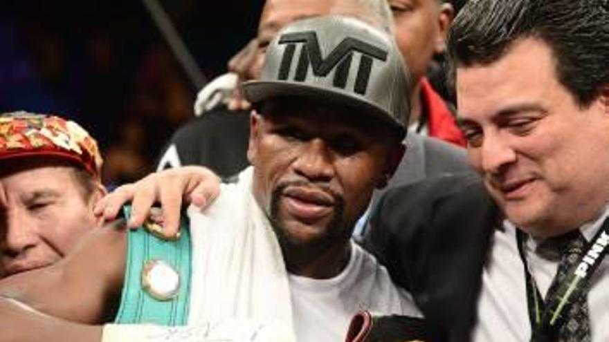 Mayweather iguala el récord de Marciano y anuncia su retirada