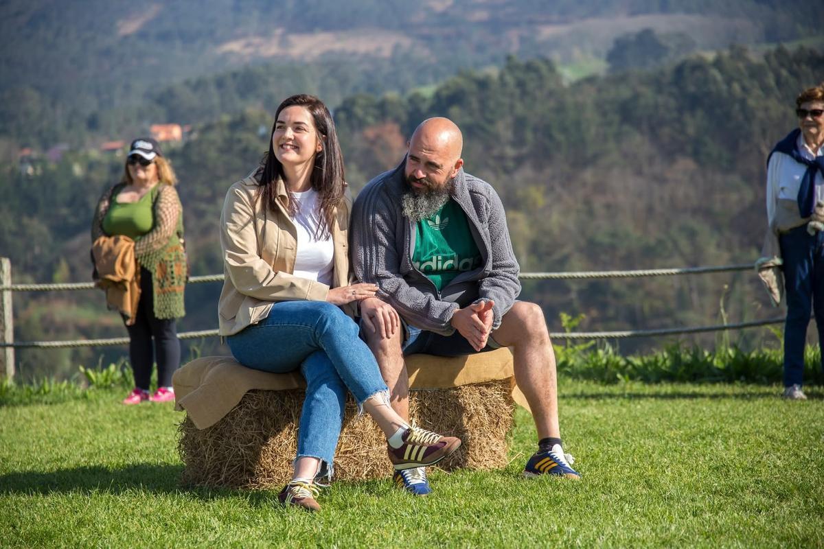 Cristina Acero y César Rodríguez durante el emotivo actos en campo de La Garita, donde se celebra La Regalina.