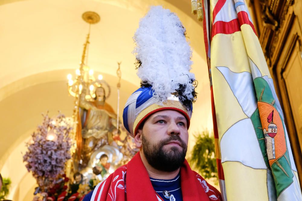 Bajada del Santo en las fiestas de Moros y Cristianos de Sax