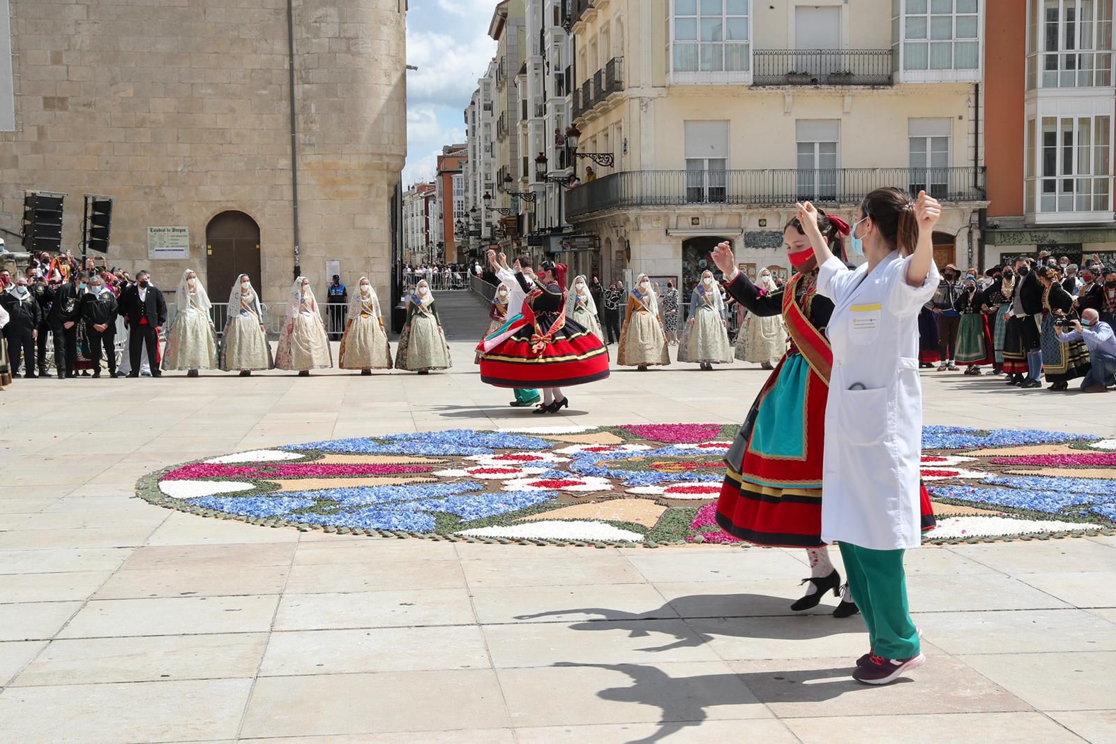 La corte mayor y la fallera mayor infantil visitan Burgos