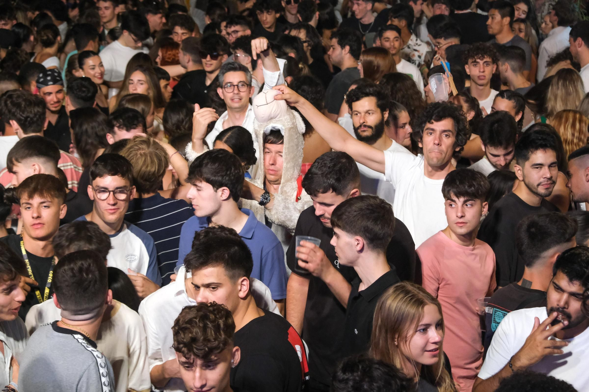 Galería de fotos: así es salir de fiestas en Hogueras de Alicante