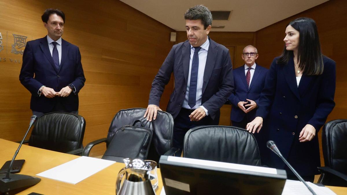 PP y Vox escudan a Mazón y se 'olvidan' de Pradas en sus conclusiones sobre la dana en las Corts valencianes