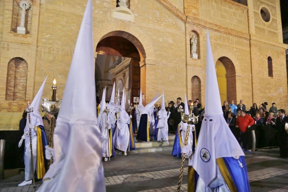 Algunas de las imágenes decanas de la Semana Santa se acercaron al mar y los paseos en Martes Santo