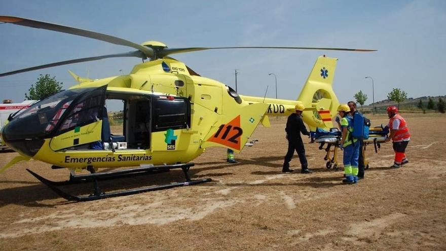 Una joven de 17 años es trasladada en helicóptero al hospital de Don Benito tras un accidente en Orellana la Vieja