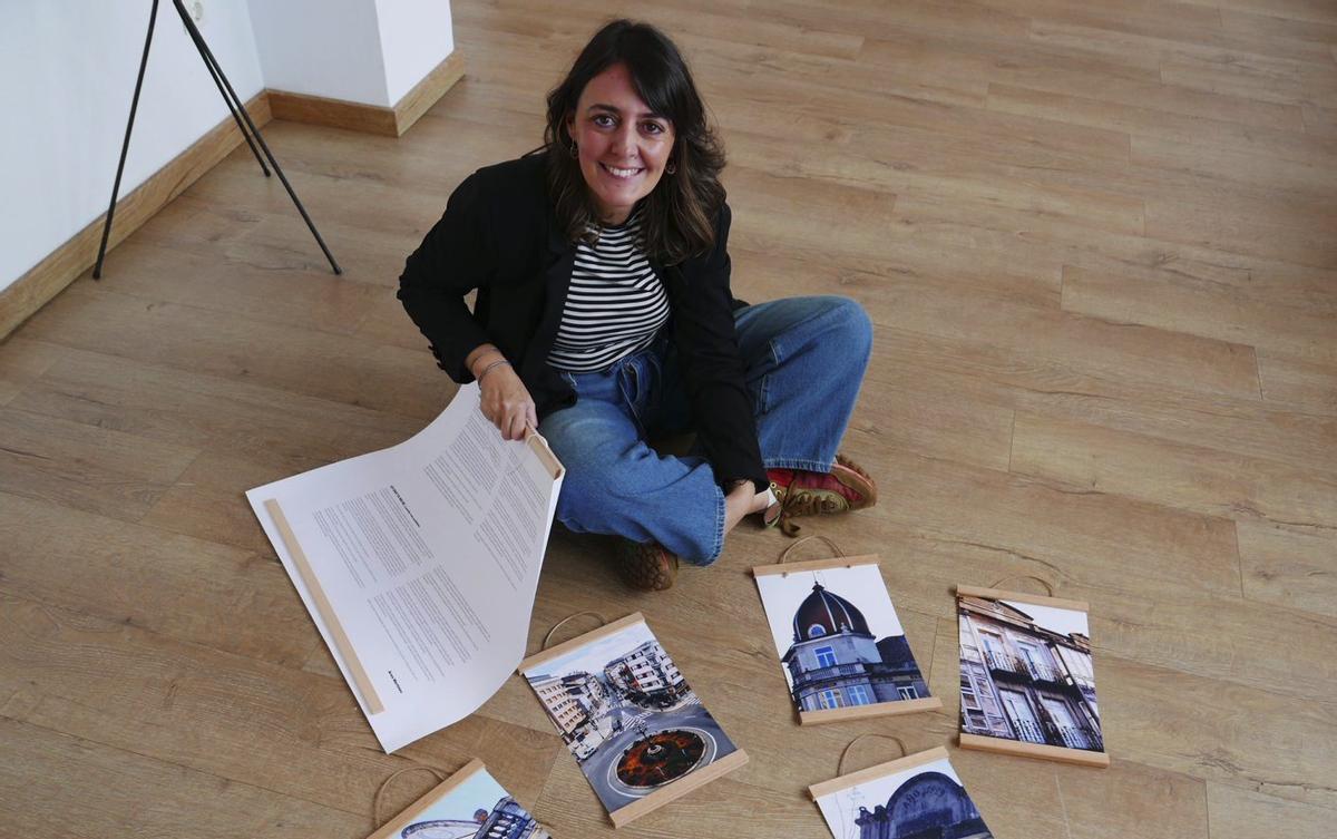 Aroa Martínez preparando la exposición en los pasillos del conservatorio en el que estudió piano. | FDV