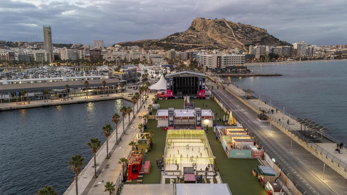 Navalia lleva la Navidad al puerto de Alicante