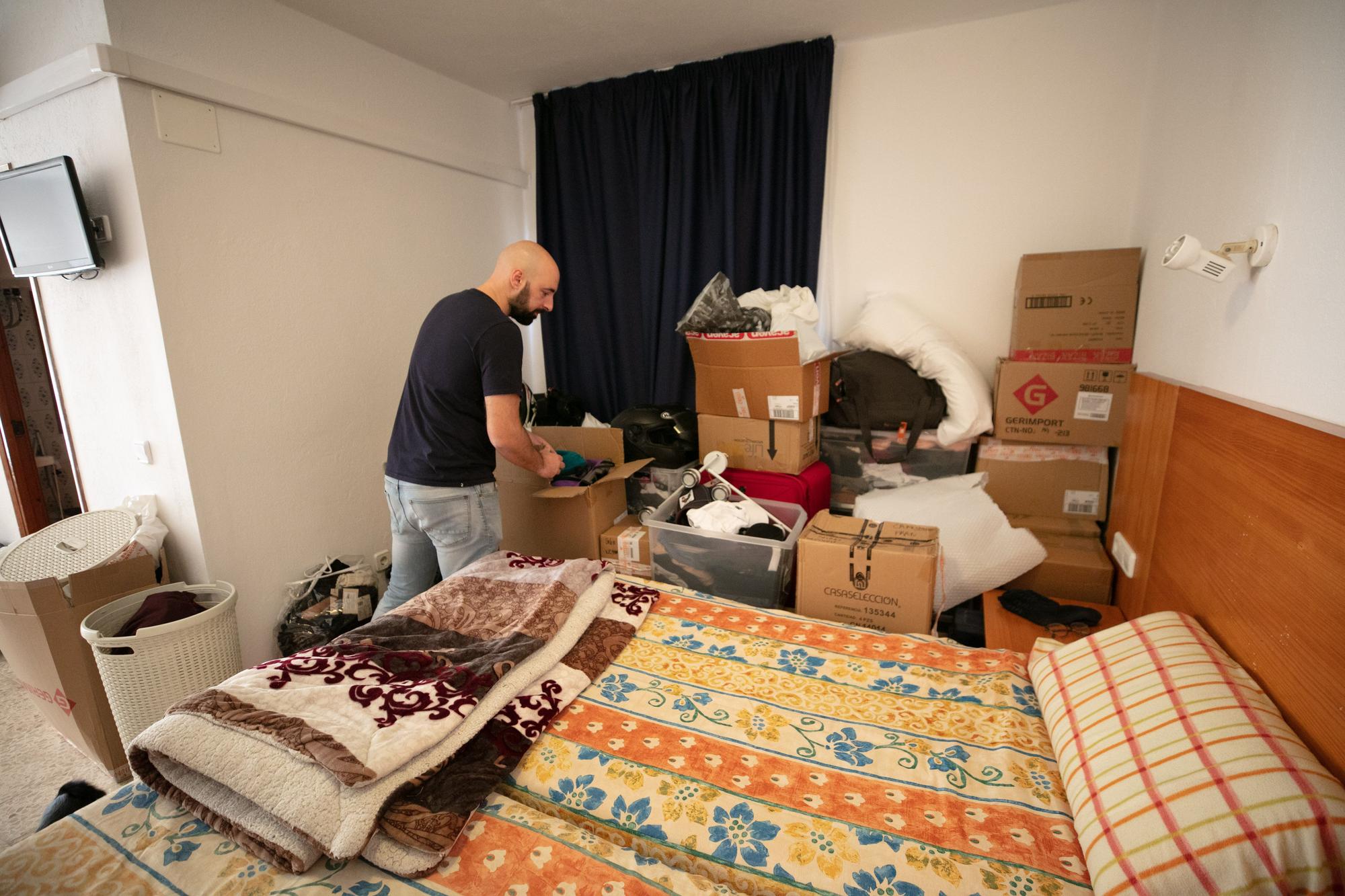 Vecinos desalojados de los apartamentos Don Pepe de Ibiza