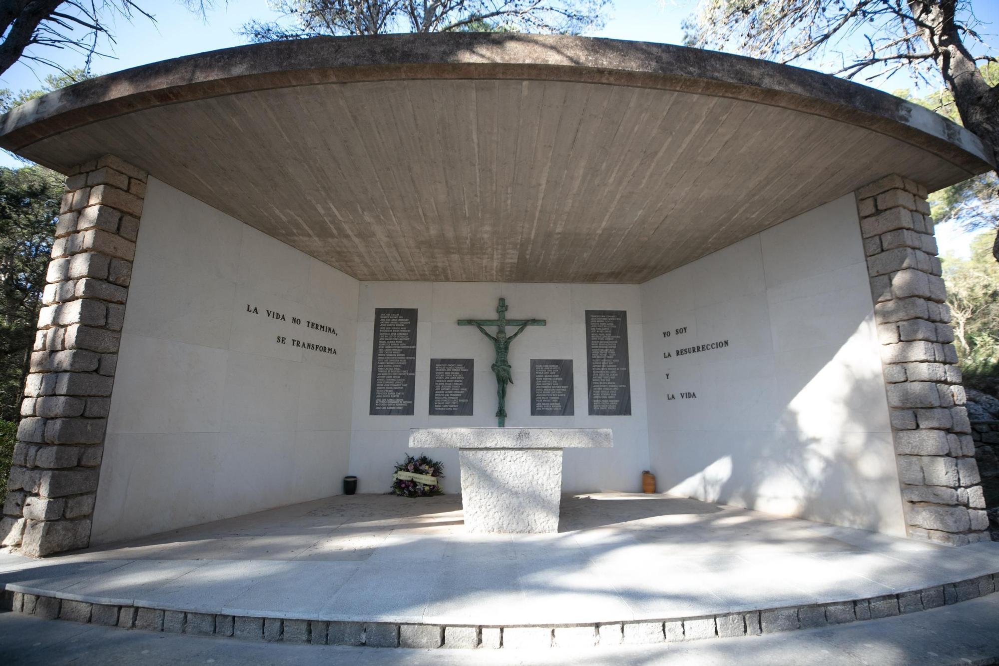 Homenaje a las víctimas del accidente aéreo de ses Roques Altes