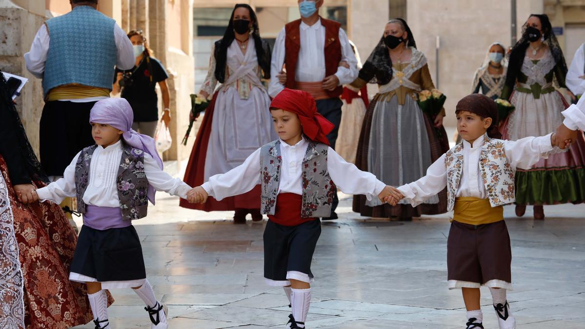 Búscate en el segundo día de Ofrenda por las calles del Mar y Avellanas (entre las 10:00 y 11:00 horas)