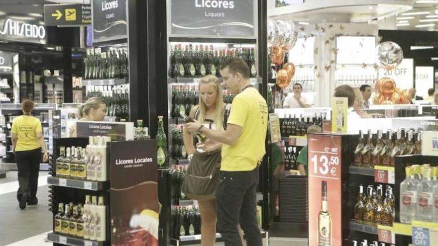 Die Behörden denken schon länger über ein Alkoholverbot am Flughafen nach.