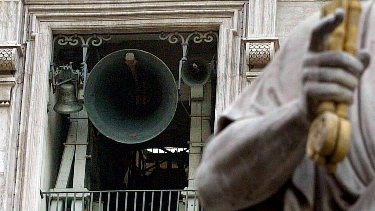 Repique de las campañas de la basílica de San Pedro del Vaticano.
