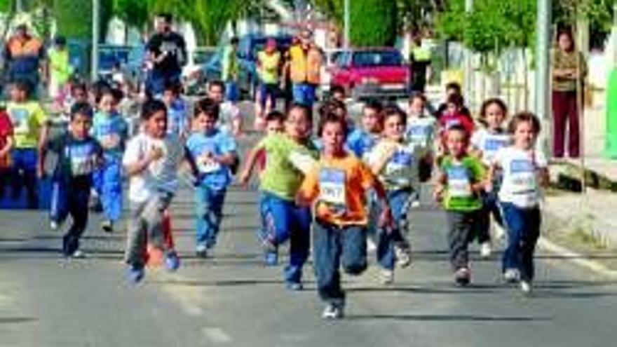 Niños de Torrejoncillo disfrutan del ´mini cross´