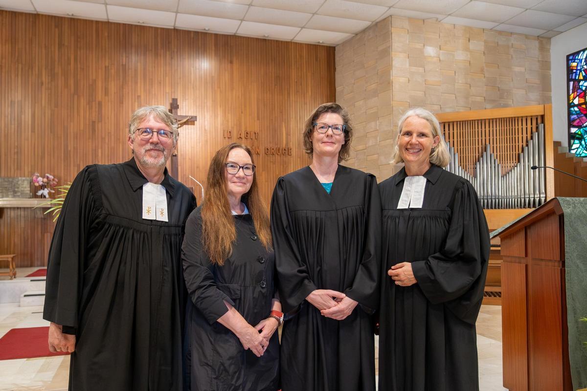 Das Übungsteam am heutigen Vormittag. Im Hintergrund die von der deutschsprachigen evangelischen Gemeinde der Balearen gestiftete Orgel.