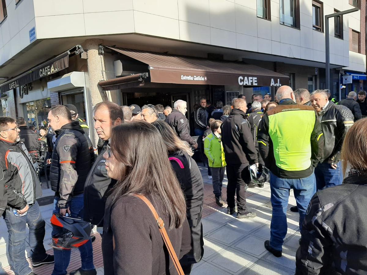 El homenaje a José Manuel Prado, "Chechu", el motero fallecido en Posada, en imágenes