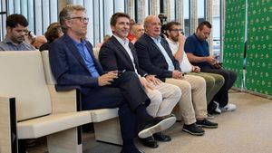 Joan Vehils, director de SPORT, Sergi Guillot, director general en Prensa Ibérica, y Carmelo Paniagua, presidente de la Real Federación Española de Patinaje, presentes en el sorteo de la OK Liga