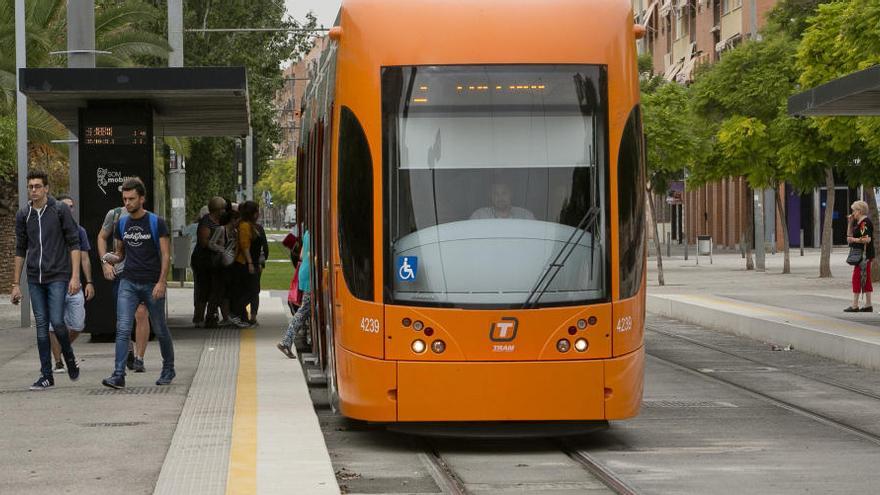 Seis de cada diez usuarios del TRAM de Alicante lo utiliza por motivos de trabajo o estudios