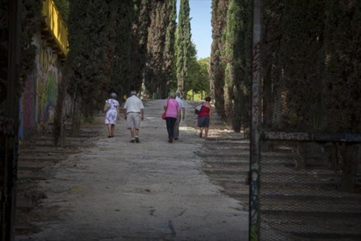 Precària rampa d’accés a la plaça de Botticelli, a Horta, aquest dilluns. Precària rampa d’accés a la plaça de Botticelli, a Horta, aquest dilluns.