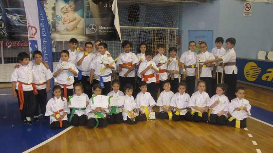 Integrantes del Di Som Lalín que participaron en el Gallego escolar de kung-fu celebrado en Lugo.