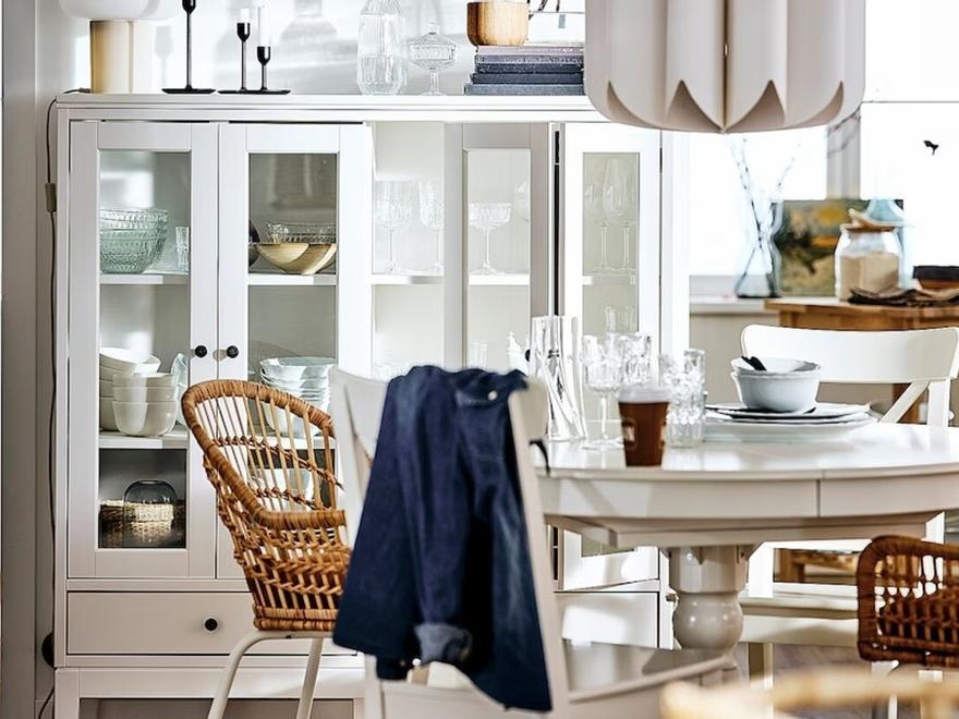 Ikea baja el precio de una mesa extensible que decora y estiliza tu salón
